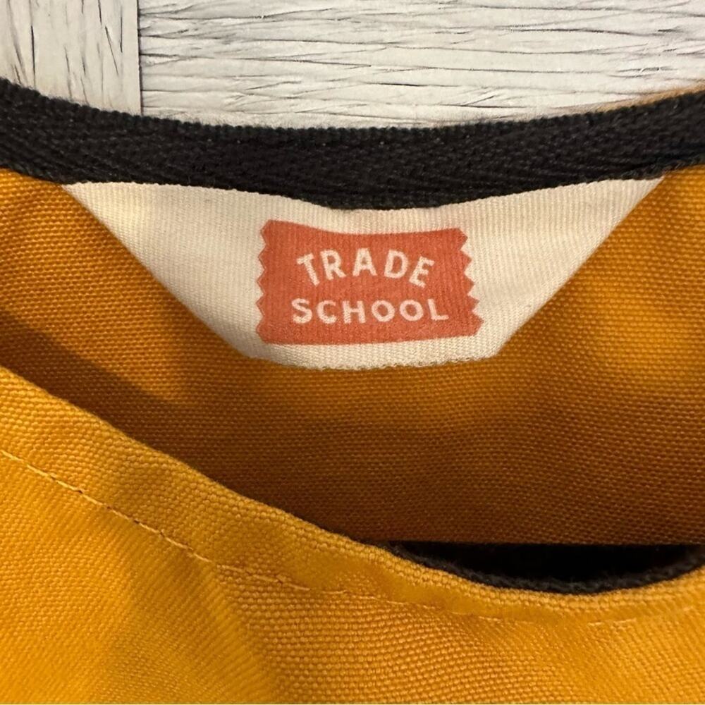 Trade school Kids apron 15 1/2 pit to pit shoulder to him 24 Lake new - Picture 2 of 4